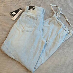 NWT Madden NYC Light Wash Barrel Jean